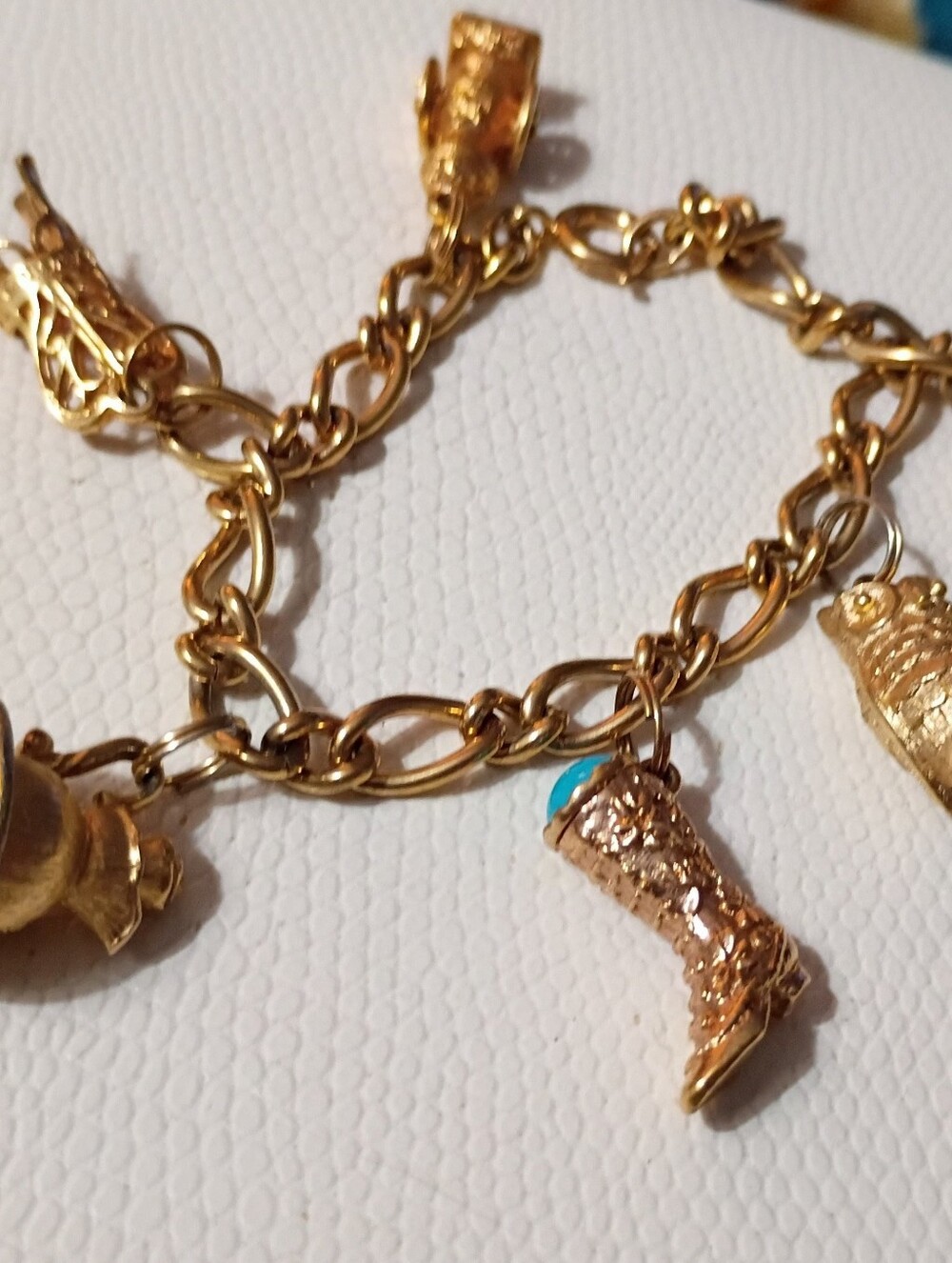 1973 Vintage Avon Charm Bracelet - WOW! - Picture 3 of 4